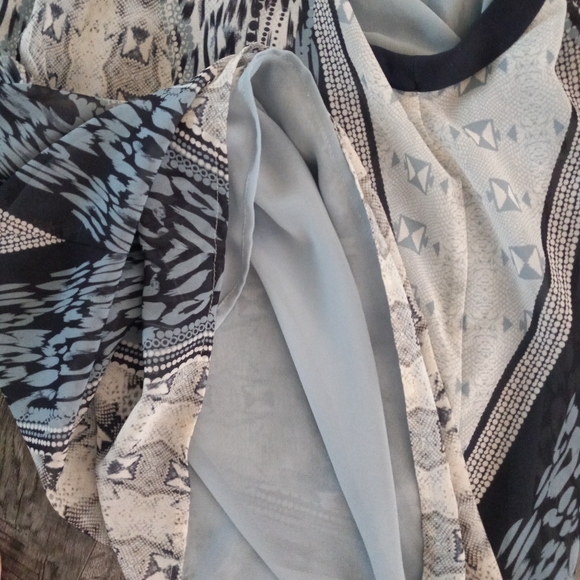 CAbi ize Small women's sleeveless tunic blouse - Picture 3 of 4